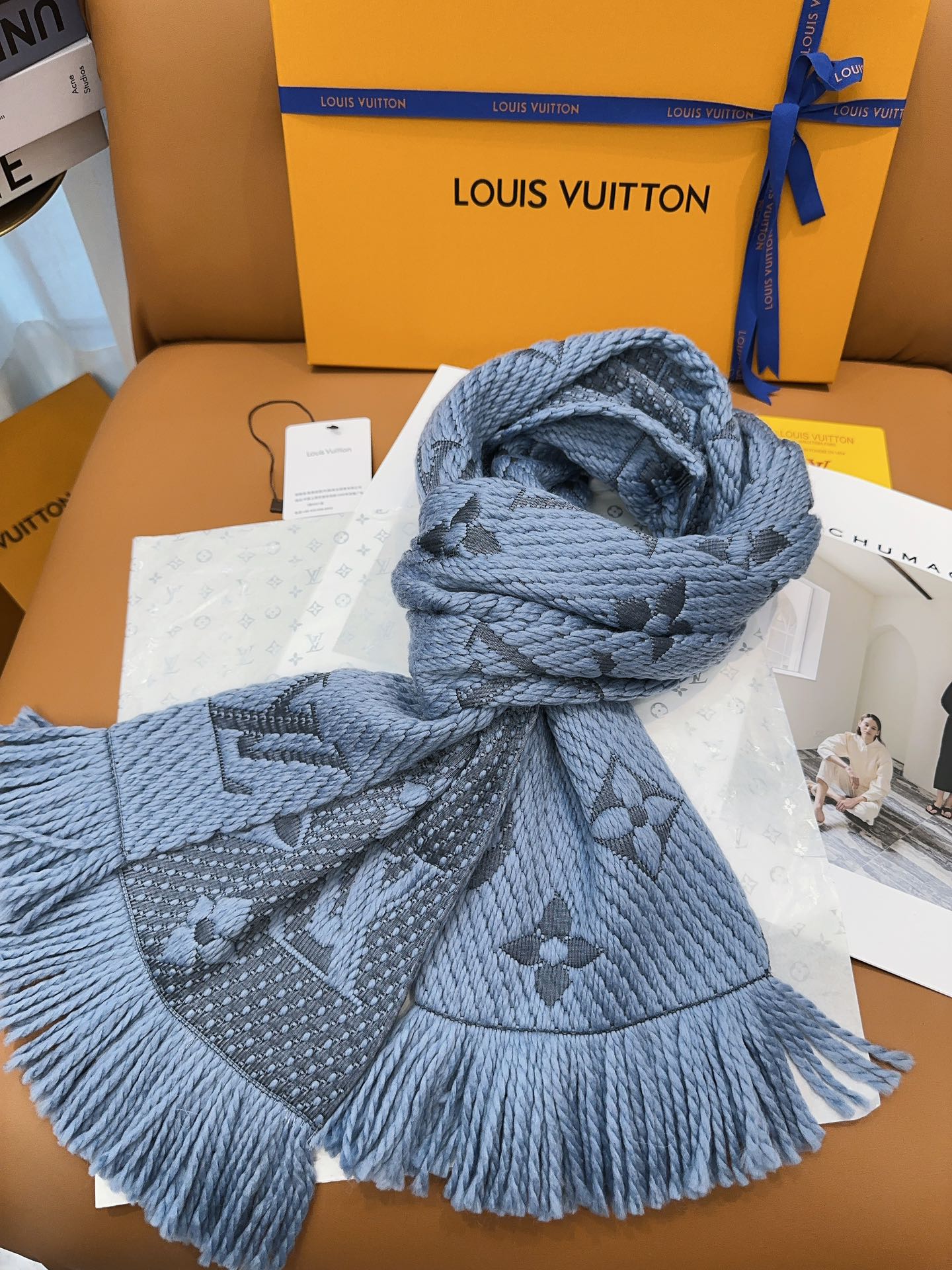 LV Autumn and Winter Wool Scarves Grey